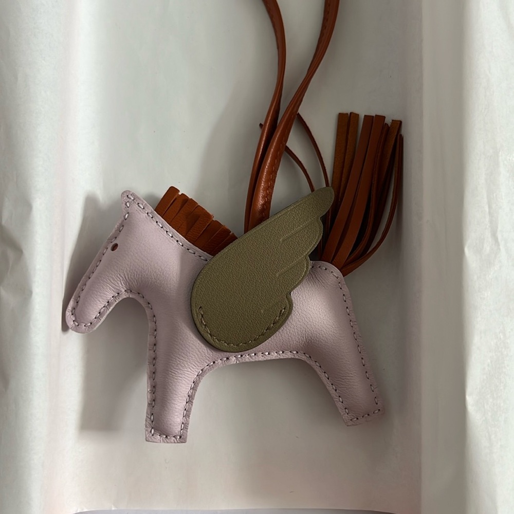 New HERMES Pegase PM Bag Charm Pegasus Rodeo Mauve Pale/Pain d’epice/Beige Marfa